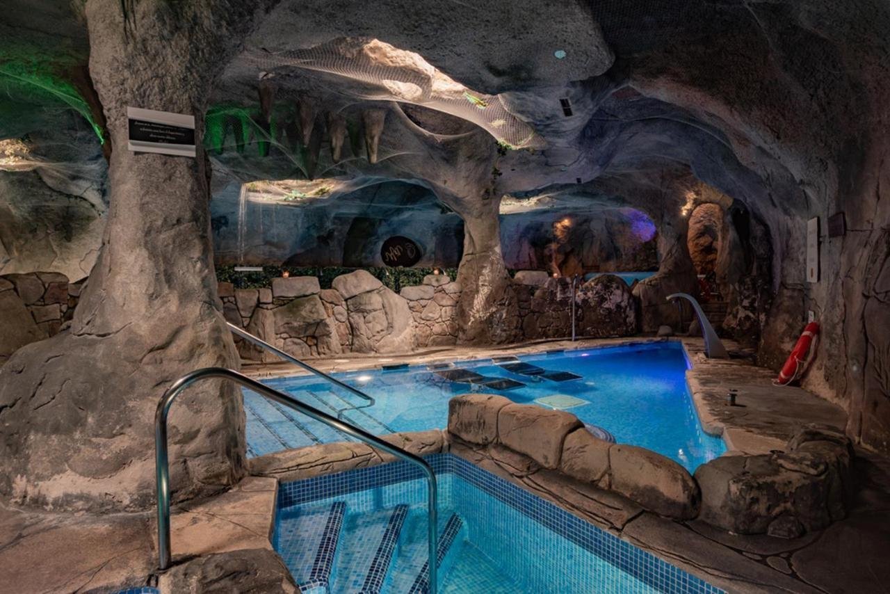 Cueva spa termal exclusiva para parejas en el María Manuela Hotel y Spa, a las puertas de los Picos de Europa, Asturias